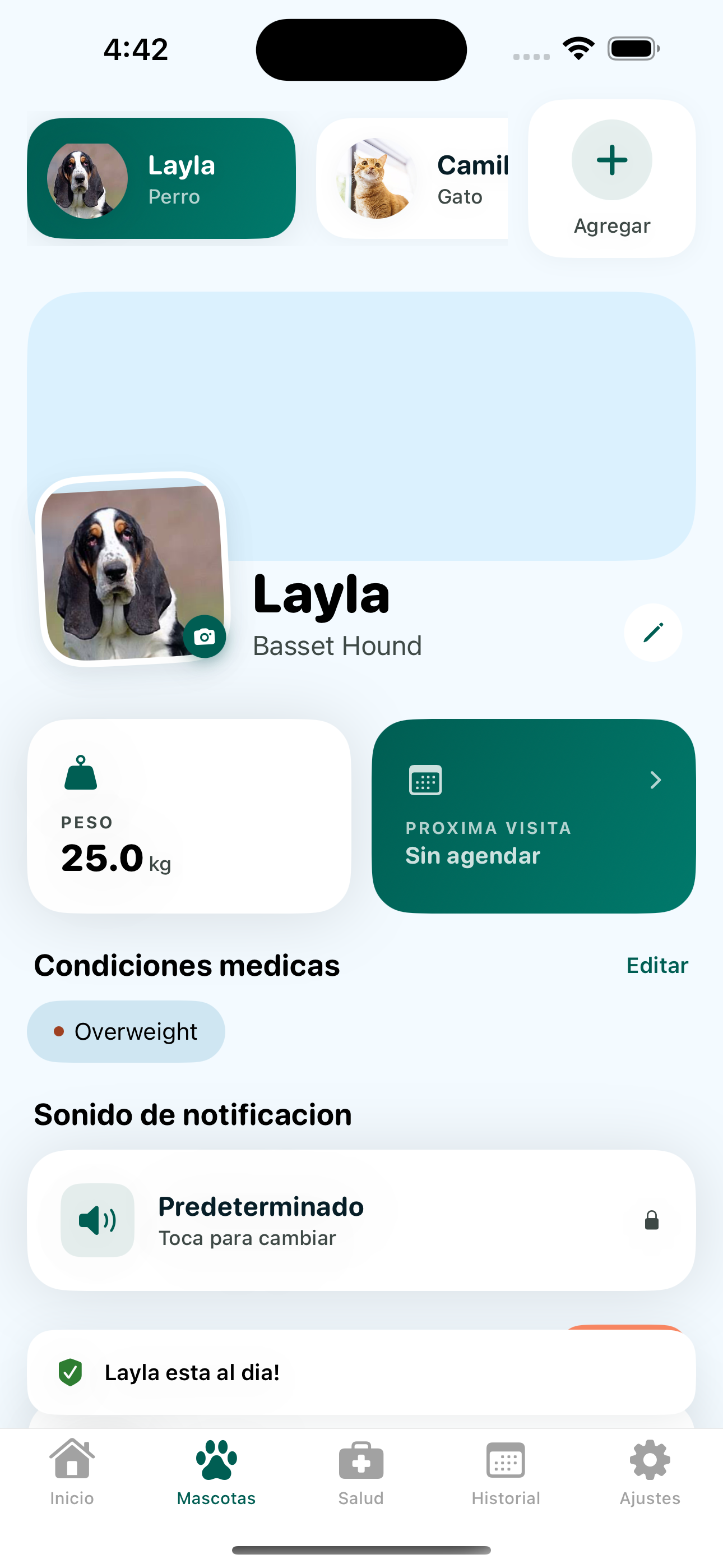 Pantalla de historial de salud de PetMed con adherencia del tratamiento